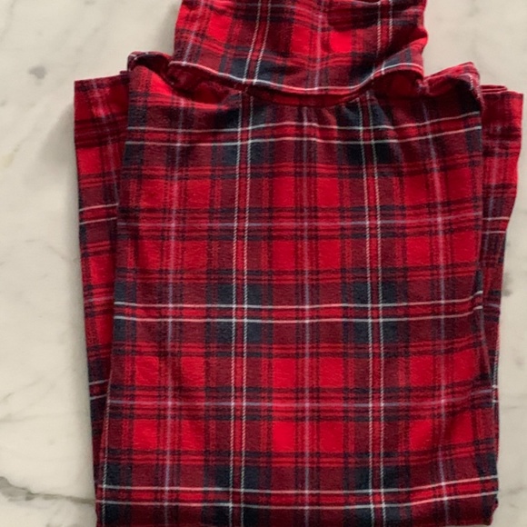 Plaid Turtleneck - 🌸3/$30🌸 - Picture 3 of 6